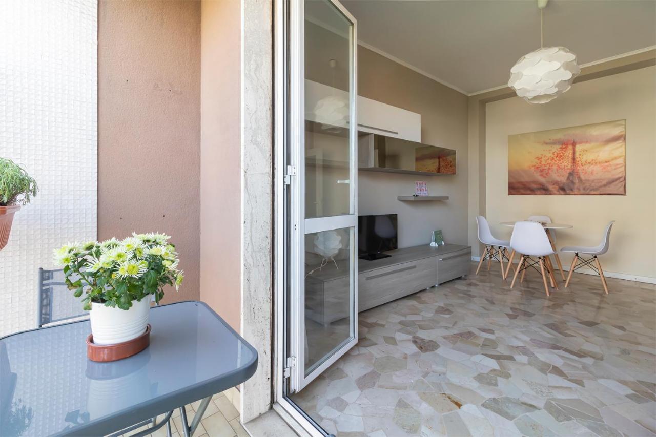 Altido Trendy Flat With Balcony, Easy Access To Milan Centre Daire Dış mekan fotoğraf